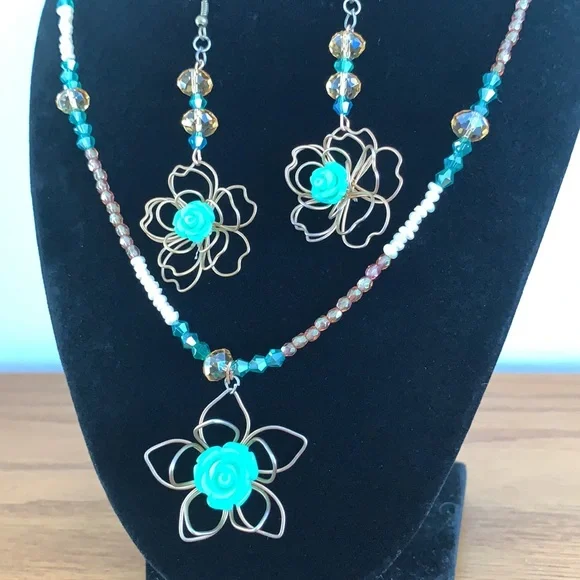 🌺Beautiful unique set with real pearls, Crystal & Czech glass 🌺 NWOT - Picture 4 of 9